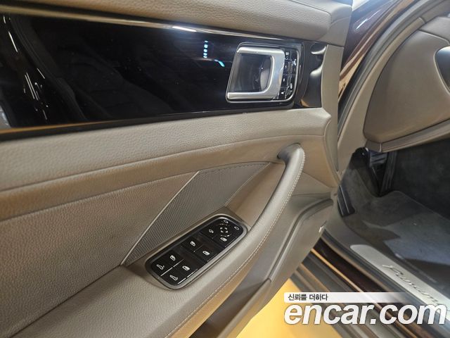 Porsche Panamera 2018 — photo 20