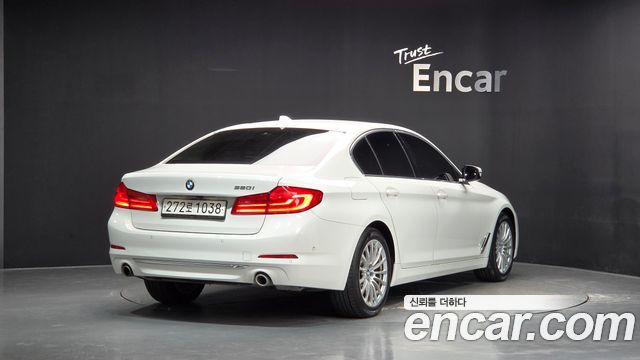 BMW 5-Series 2019 — photo 2