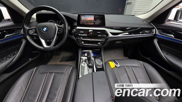 BMW 5-Series 2019 — photo 10