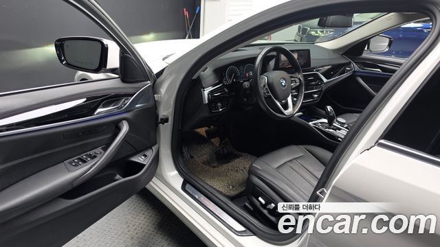 BMW 5-Series 2019 — photo 13