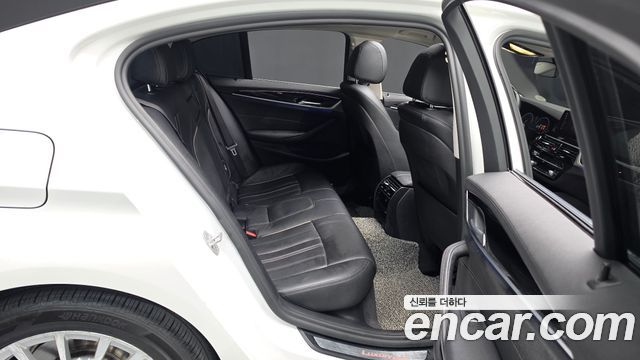 BMW 5-Series 2019 — photo 17
