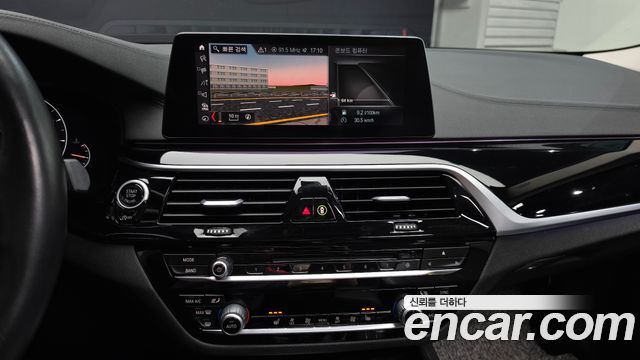BMW 5-Series 2019 — photo 19