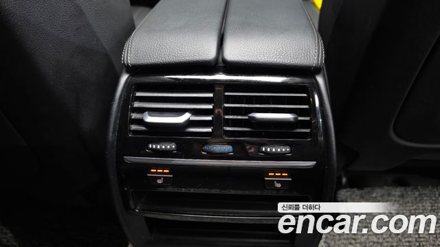 BMW 5-Series 2019 — photo 24