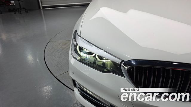 BMW 5-Series 2019 — photo 8