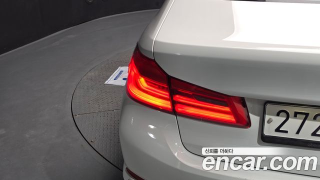BMW 5-Series 2019 — photo 9