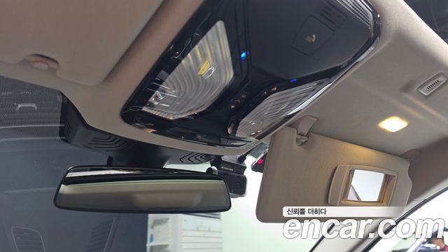 BMW 5-Series 2019 — photo 27