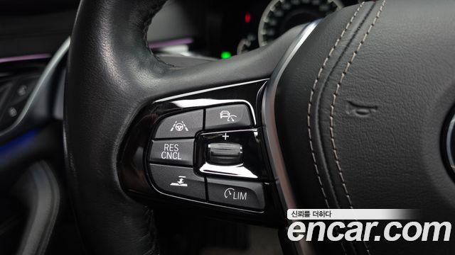 BMW 5-Series 2019 — photo 29