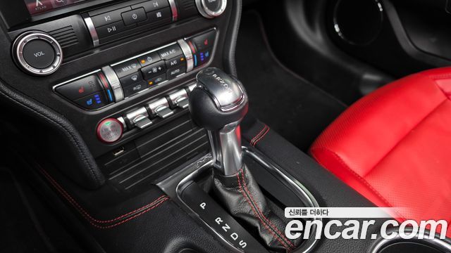 Ford Mustang 2021 — photo 12