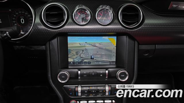 Ford Mustang 2021 — photo 17
