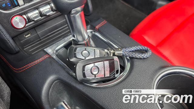 Ford Mustang 2021 — photo 20
