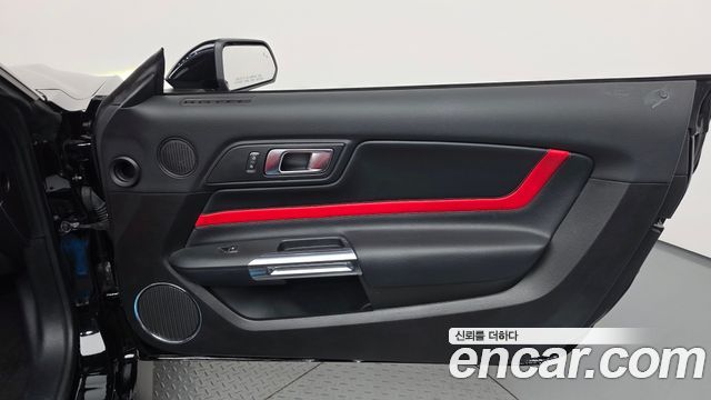 Ford Mustang 2021 — photo 14