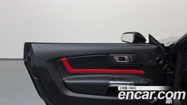 Ford Mustang 2021 — photo 15