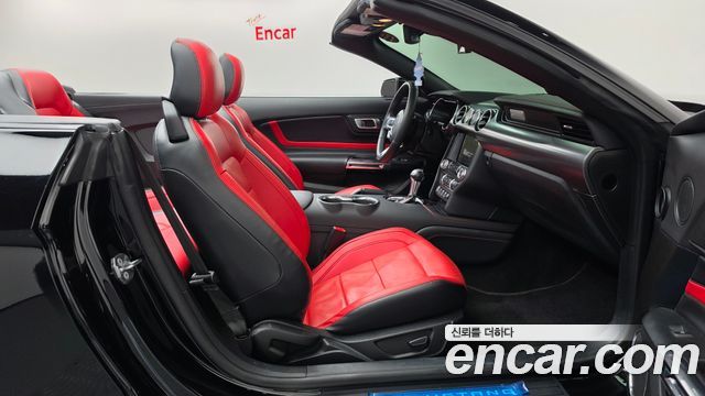 Ford Mustang 2021 — photo 16