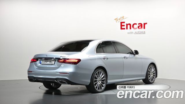 Mercedes-Benz E-Class 2022 — photo 2