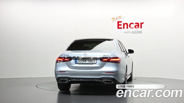 Mercedes-Benz E-Class 2022 — photo 4