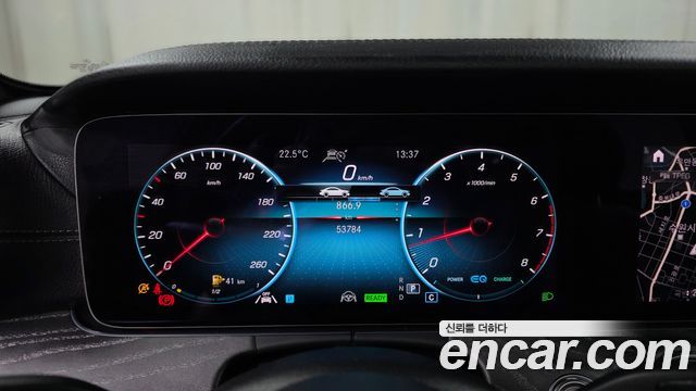 Mercedes-Benz E-Class 2022 — photo 8