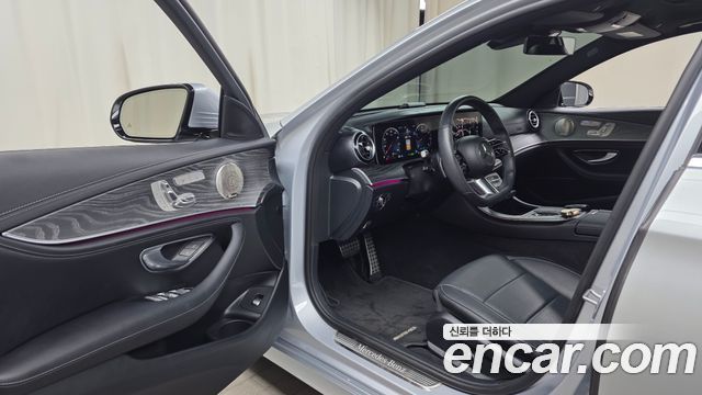 Mercedes-Benz E-Class 2022 — photo 10