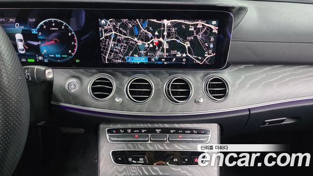 Mercedes-Benz E-Class 2022 — photo 13