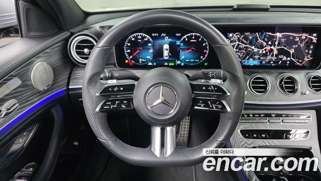 Mercedes-Benz E-Class 2022 — photo 14