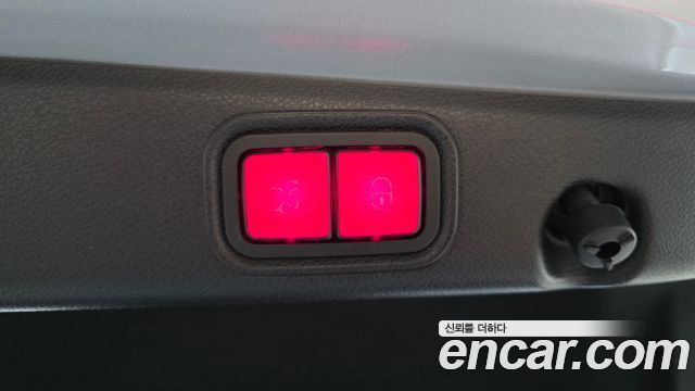 Mercedes-Benz E-Class 2022 — photo 16