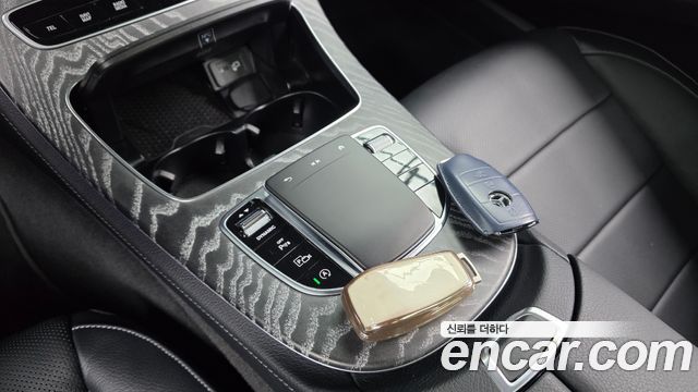Mercedes-Benz E-Class 2022 — photo 18