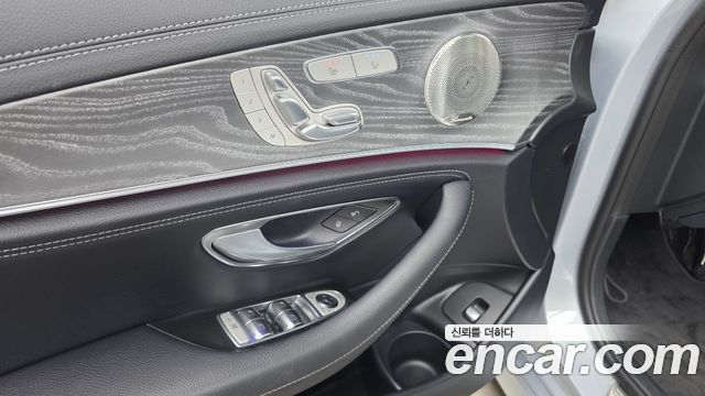 Mercedes-Benz E-Class 2022 — photo 19