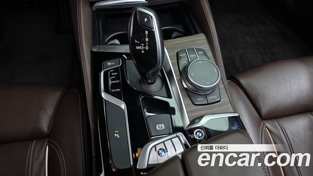 BMW 5-Series 2020 — photo 9