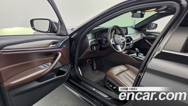 BMW 5-Series 2020 — photo 10
