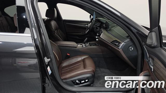 BMW 5-Series 2020 — photo 11