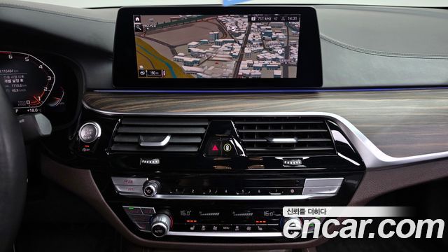BMW 5-Series 2020 — photo 14