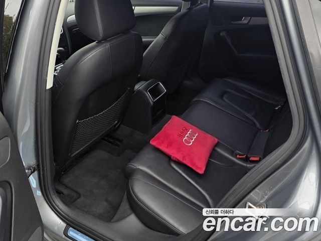 Audi A4 2011 — photo 8