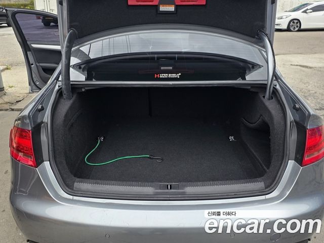 Audi A4 2011 — photo 18