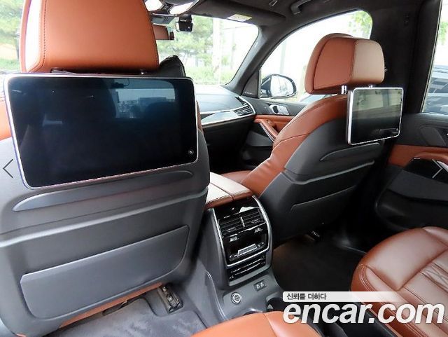BMW X7 2021 — photo 16