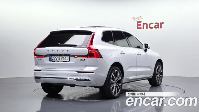 Volvo XC60 2022 — photo 2