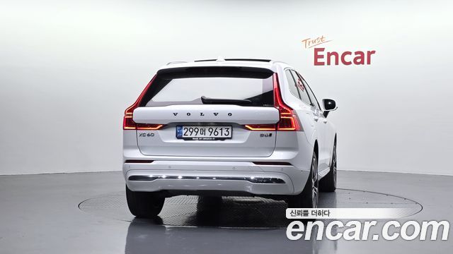 Volvo XC60 2022 — photo 4