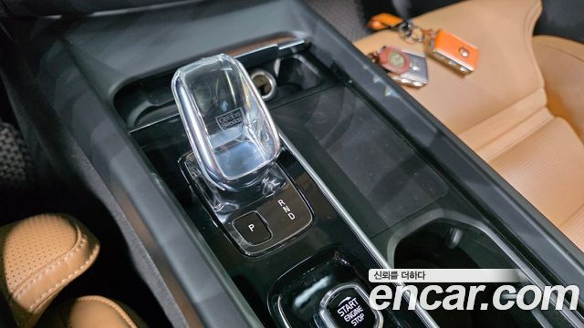 Volvo XC60 2022 — photo 12