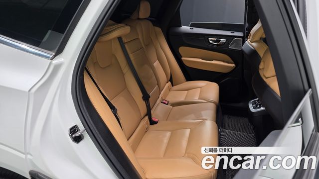 Volvo XC60 2022 — photo 17