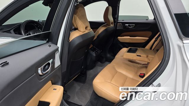 Volvo XC60 2022 — photo 18