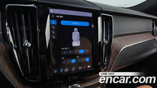 Volvo XC60 2022 — photo 21
