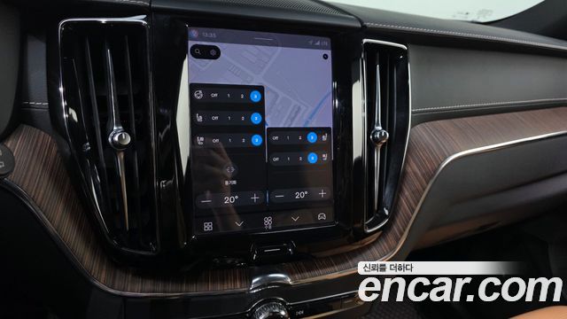 Volvo XC60 2022 — photo 22