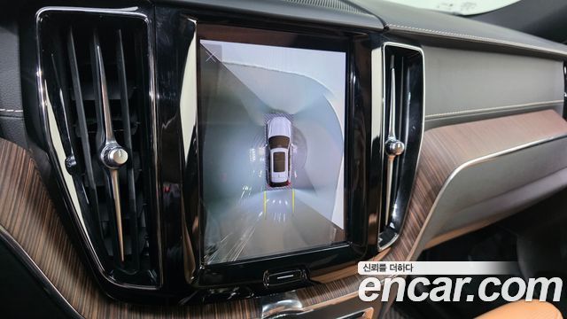 Volvo XC60 2022 — photo 23