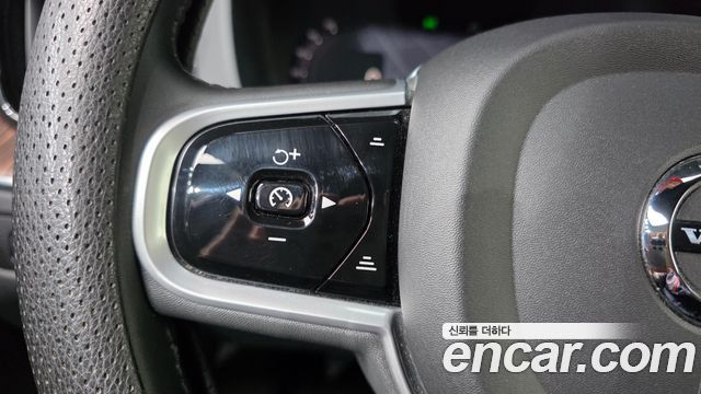 Volvo XC60 2022 — photo 25