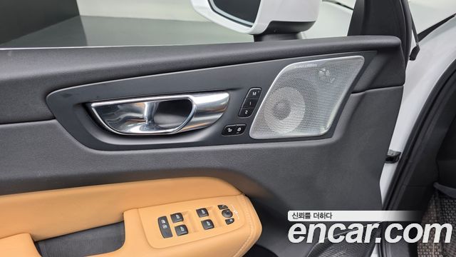 Volvo XC60 2022 — photo 26