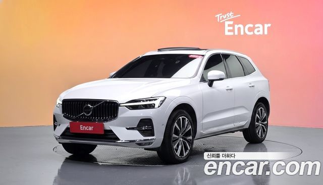 Volvo XC60 2022 — photo 1