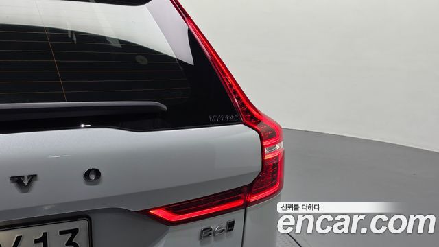 Volvo XC60 2022 — photo 9