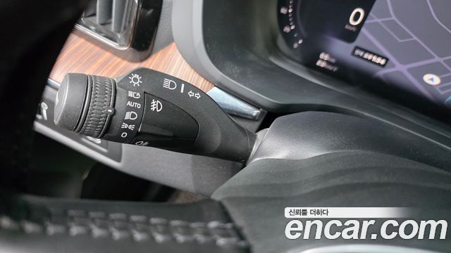 Volvo XC60 2022 — photo 27