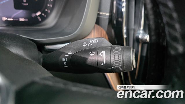 Volvo XC60 2022 — photo 28