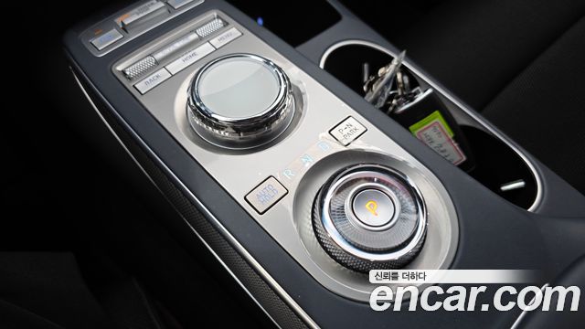 Genesis GV70 2023 — photo 12