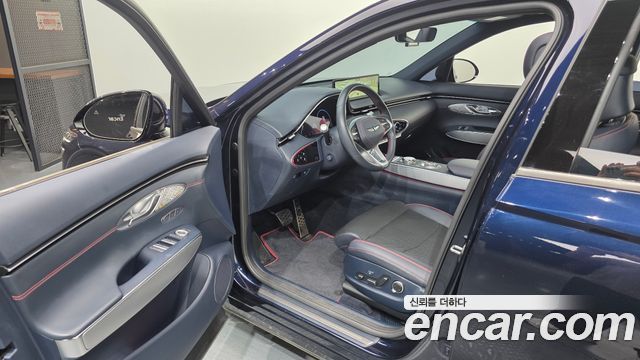 Genesis GV70 2023 — photo 13