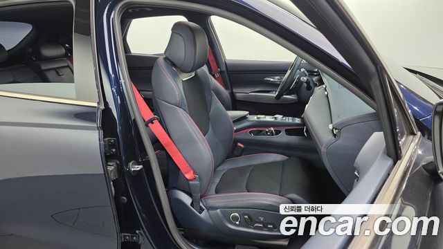 Genesis GV70 2023 — photo 17